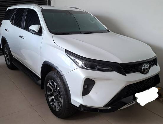 TOYOTA HILUX SW4 2.8 D-4D TURBO DIESEL SRX PLATINUM 4X4 AUTOMÁTICO